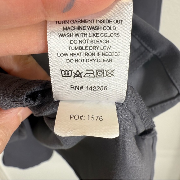 FIGS SET CHARCOAL GRAY RED Casma Kade Size Medium - Picture 9 of 10